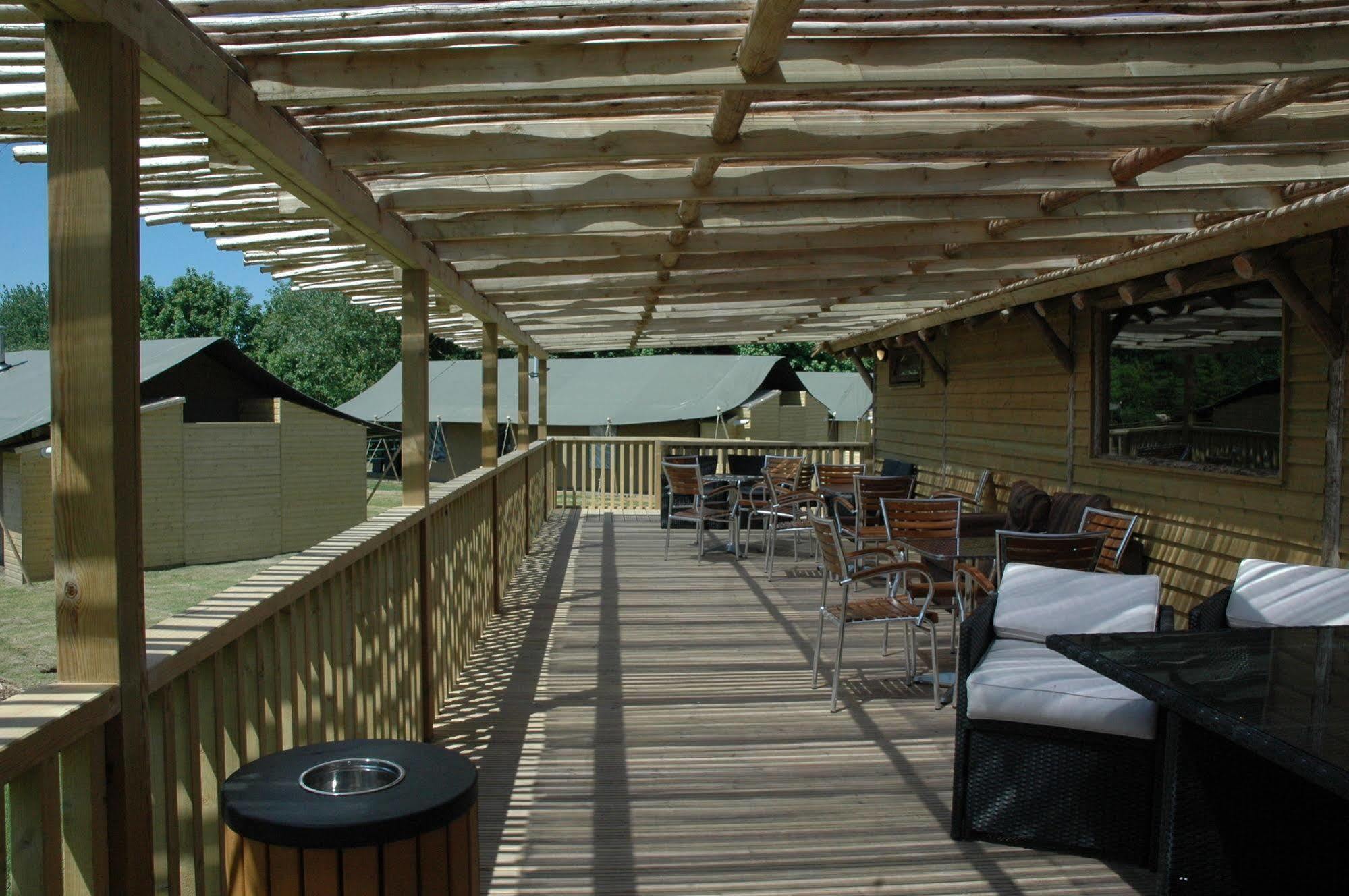 Bear Lodge - Glamping Lympne Exterior photo